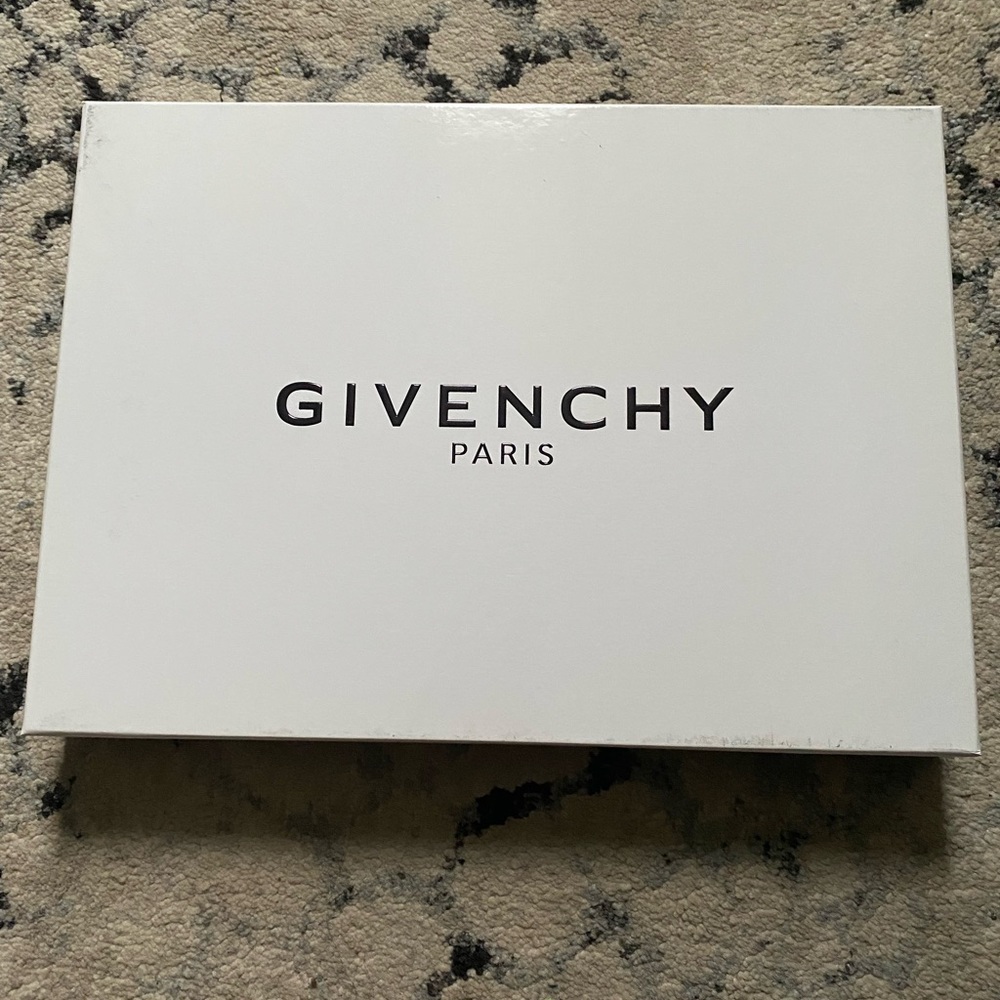 ‼️SOLD‼️GIVENCHY Black and White Plaid Pouch (UNISEX)‼️SOLD‼️ - Picture 3 of 9